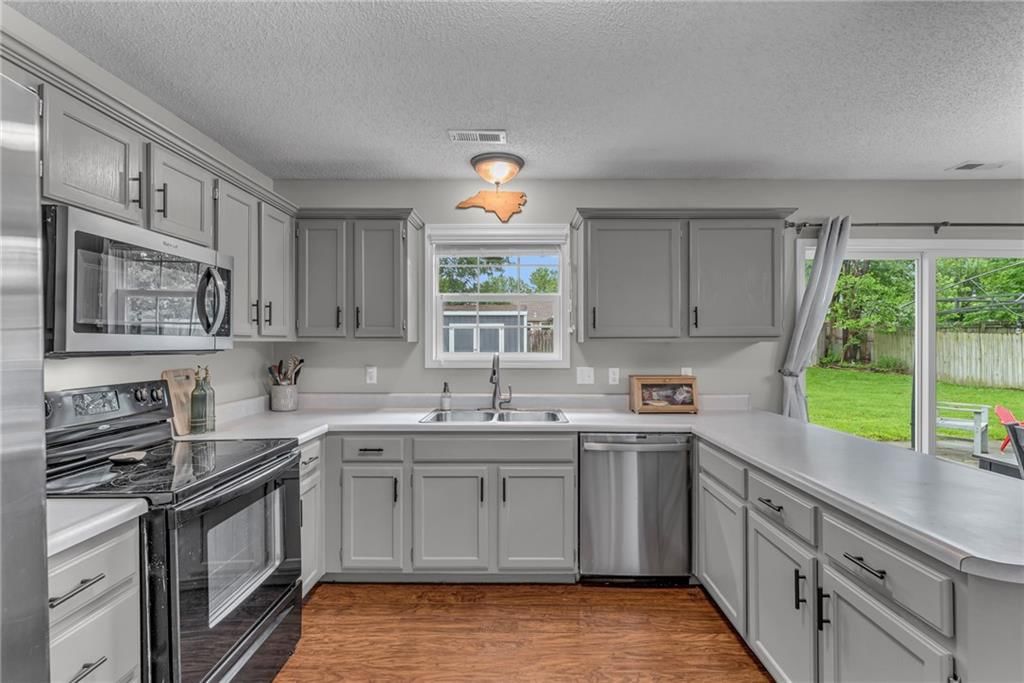 1010 Home Circle — photo 17