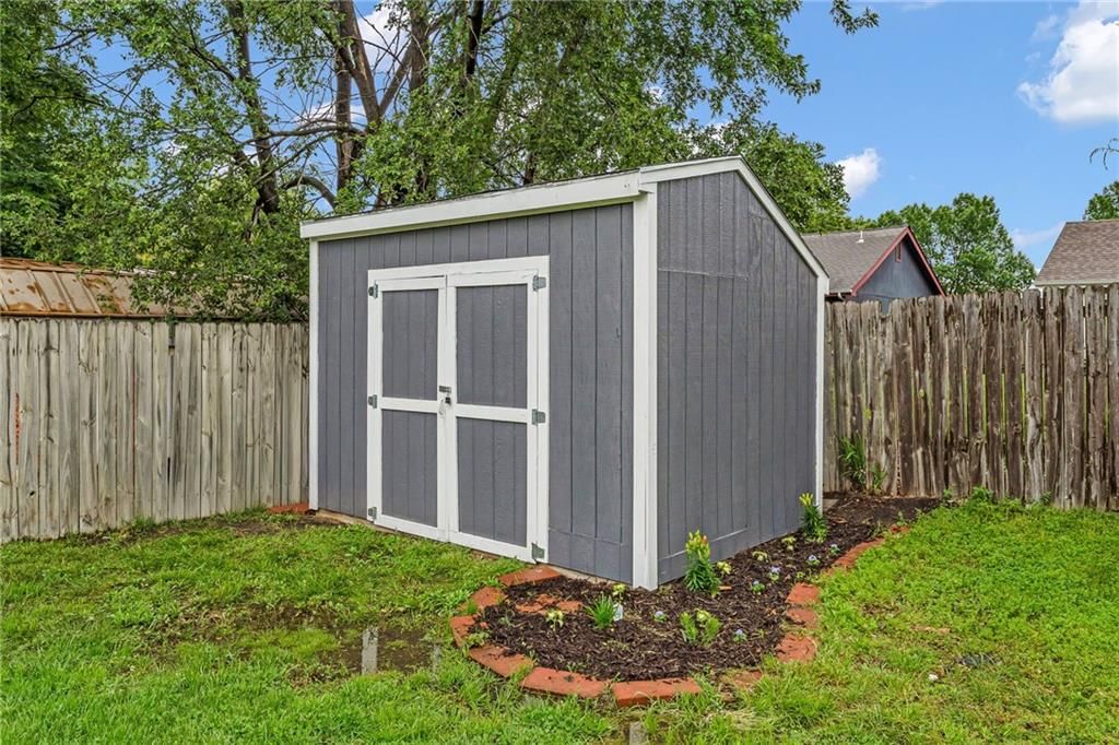 1010 Home Circle — photo 31