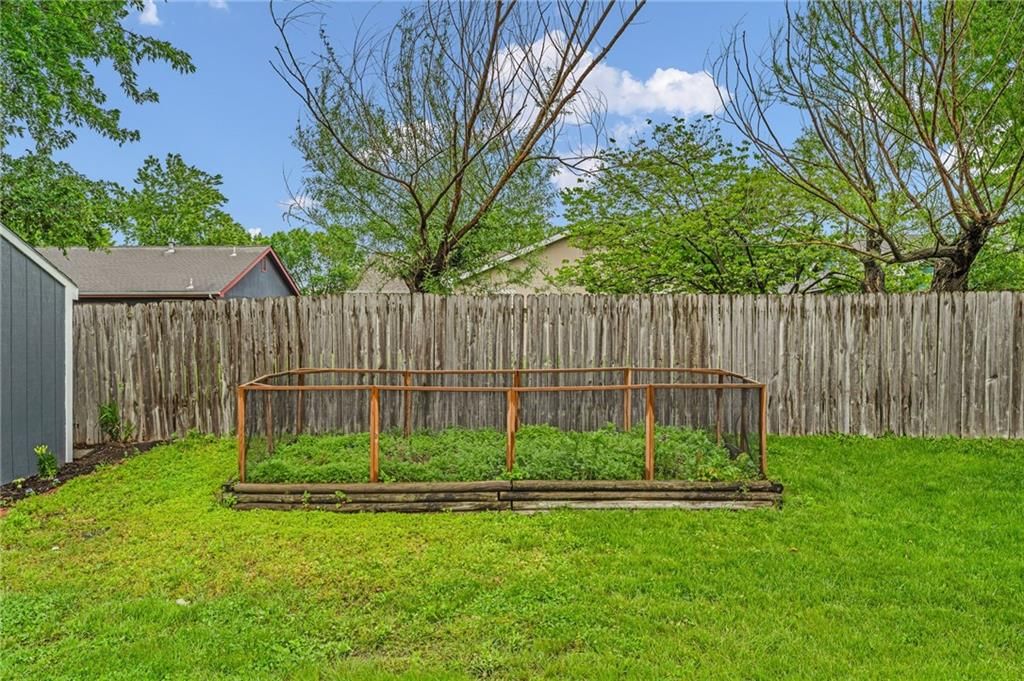 1010 Home Circle — photo 32
