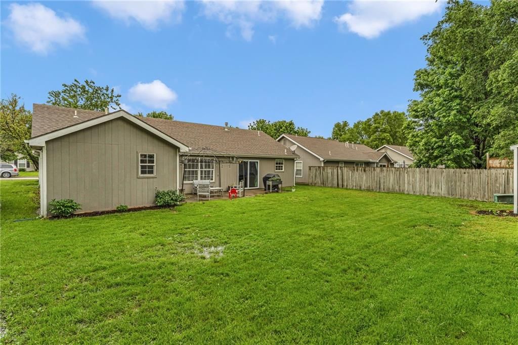 1010 Home Circle — photo 33