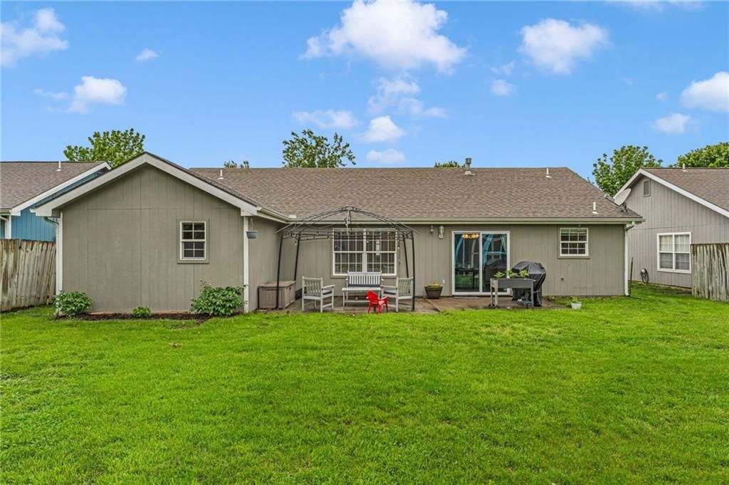 1010 Home Circle — photo 34