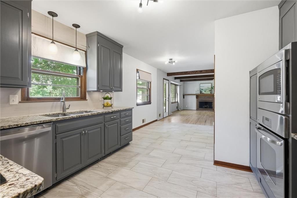 8633 W 89th Street — photo 10