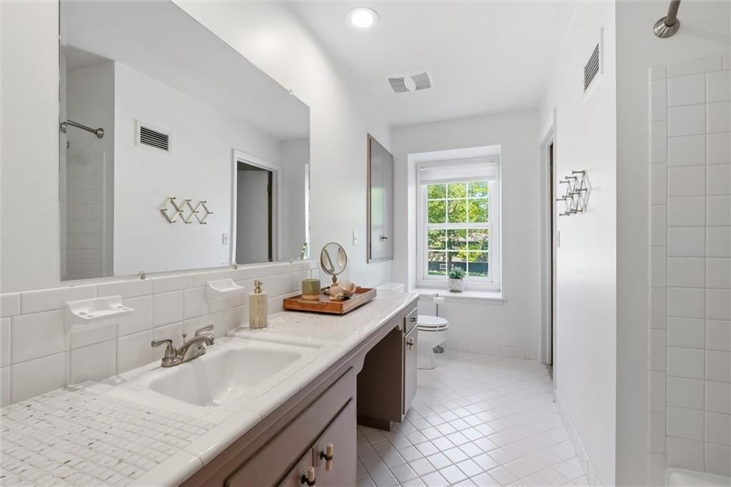8633 W 89th Street — photo 27