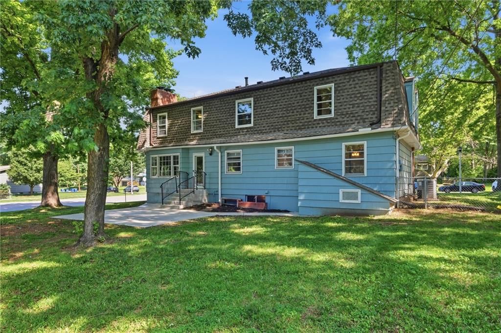 8633 W 89th Street — photo 32
