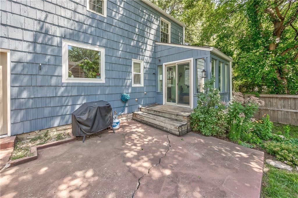 2417 W 49th Terrace — photo 30