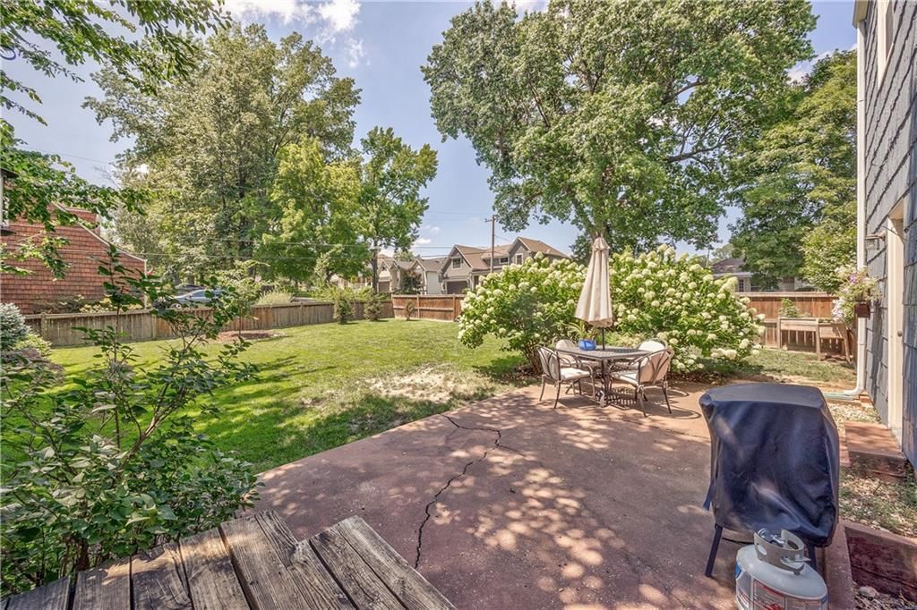 2417 W 49th Terrace — photo 32