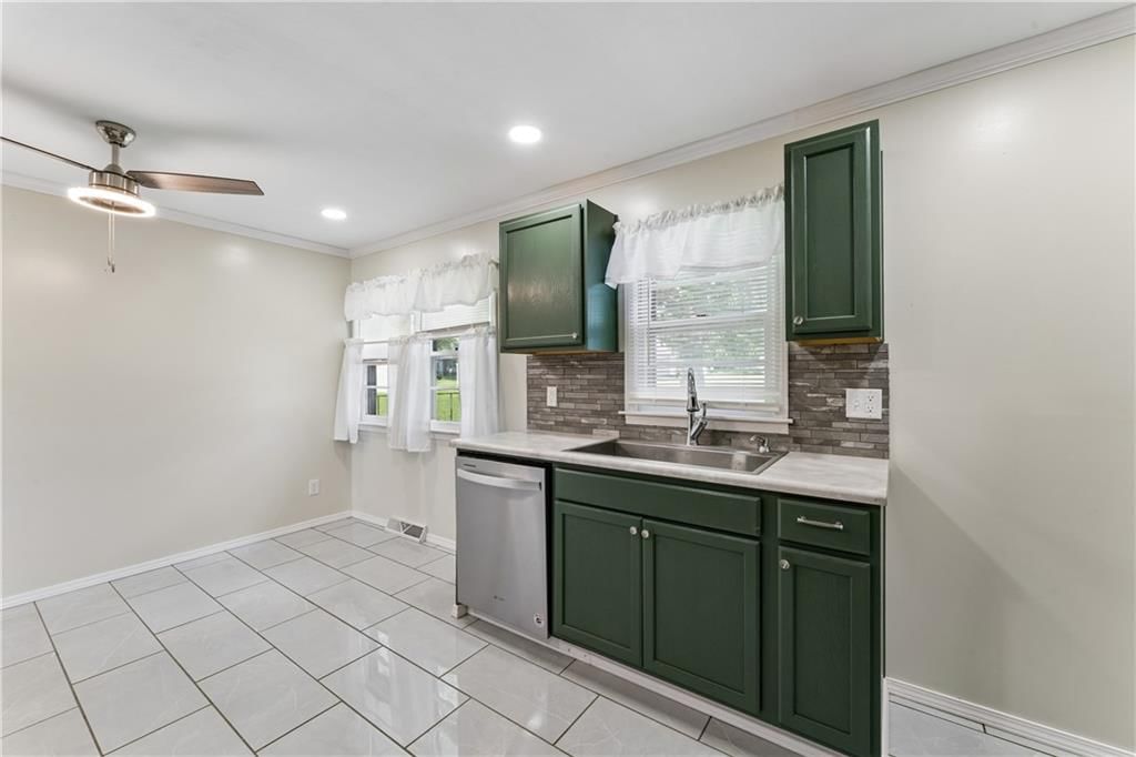 402 S West Street — photo 16