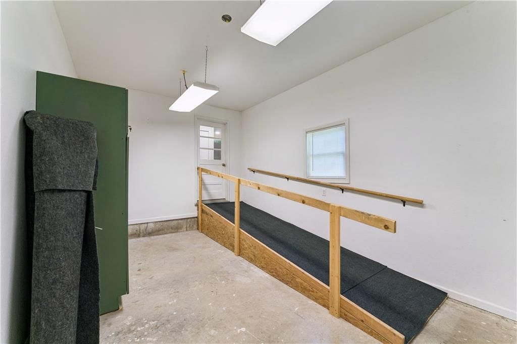 402 S West Street — photo 35
