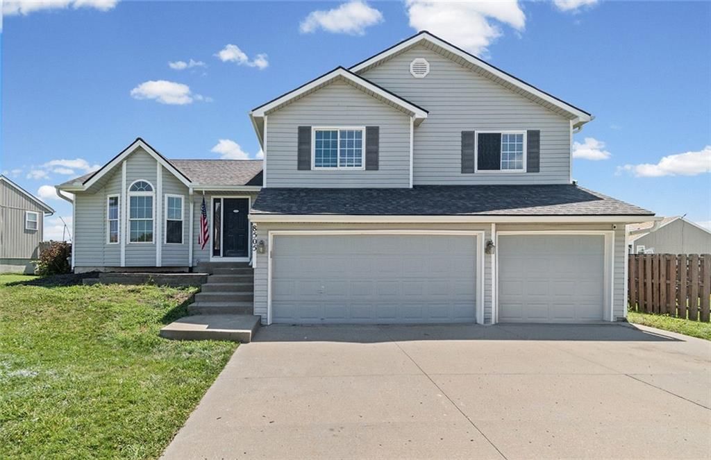8505 N ARCOLA Avenue — photo 1