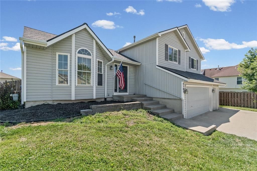 8505 N ARCOLA Avenue — photo 2