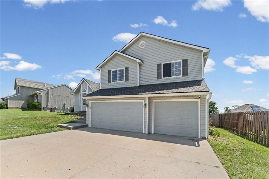 8505 N ARCOLA Avenue — photo 3