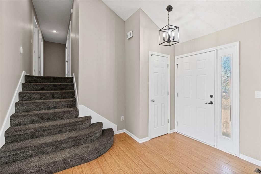 8505 N ARCOLA Avenue — photo 4