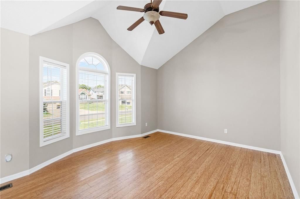 8505 N ARCOLA Avenue — photo 5