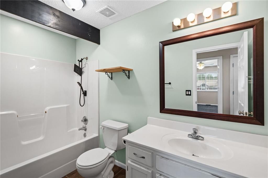 8505 N ARCOLA Avenue — photo 13