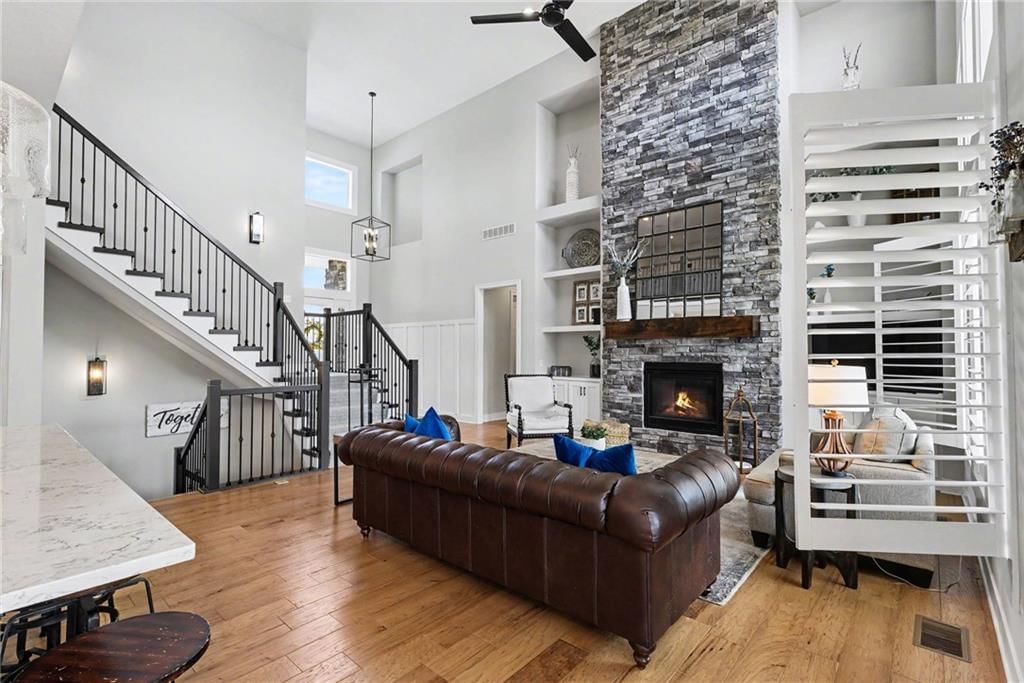 18332 Monrovia Street — photo 10