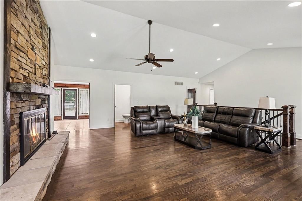 Photo 8 of 52 - 3322 N 67th Street, Kansas City, KS 66104