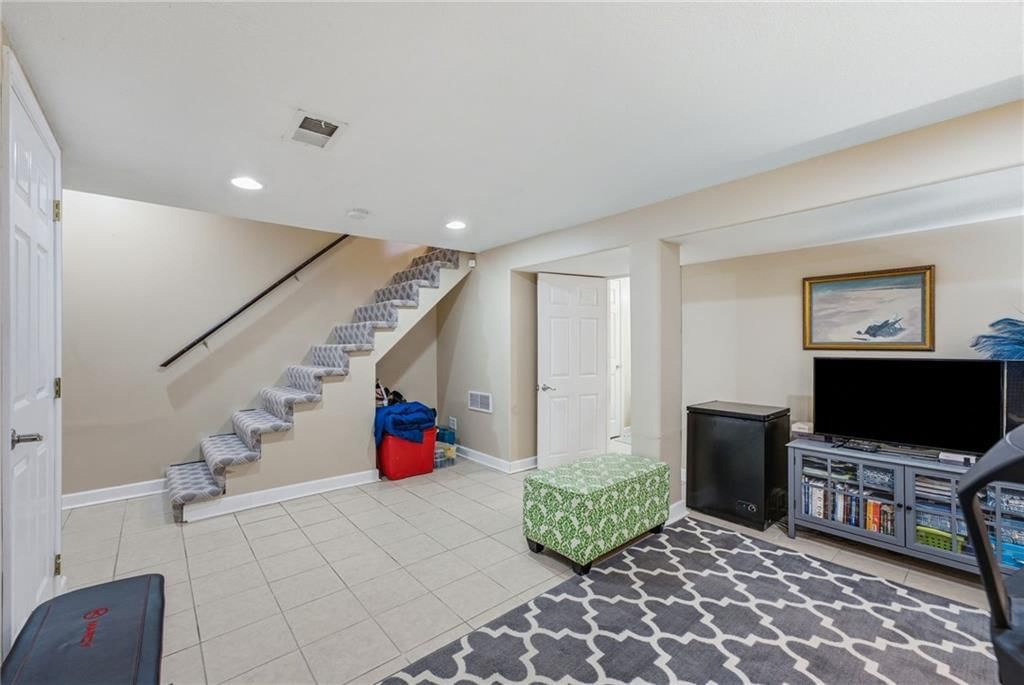 430 E 63rd Terrace — photo 24