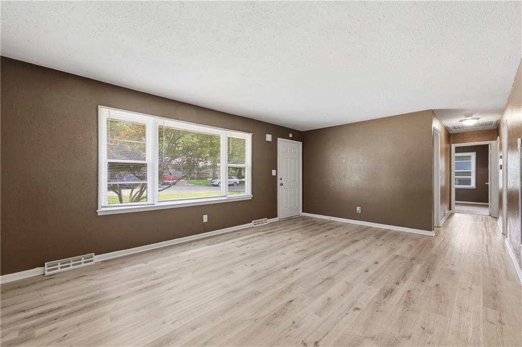 10504 Corrington Avenue — photo 5