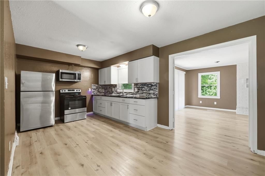 10504 Corrington Avenue — photo 6