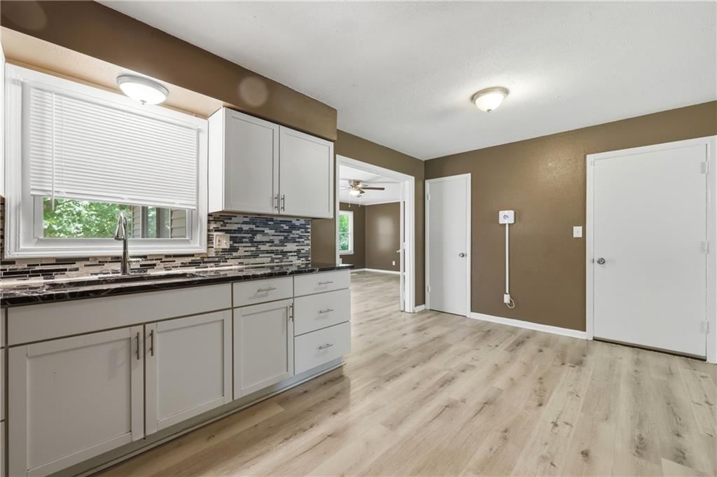10504 Corrington Avenue — photo 7