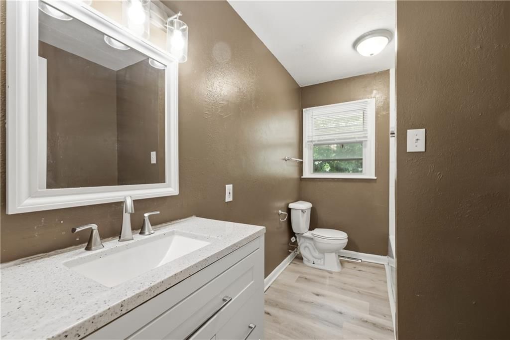 10504 Corrington Avenue — photo 10