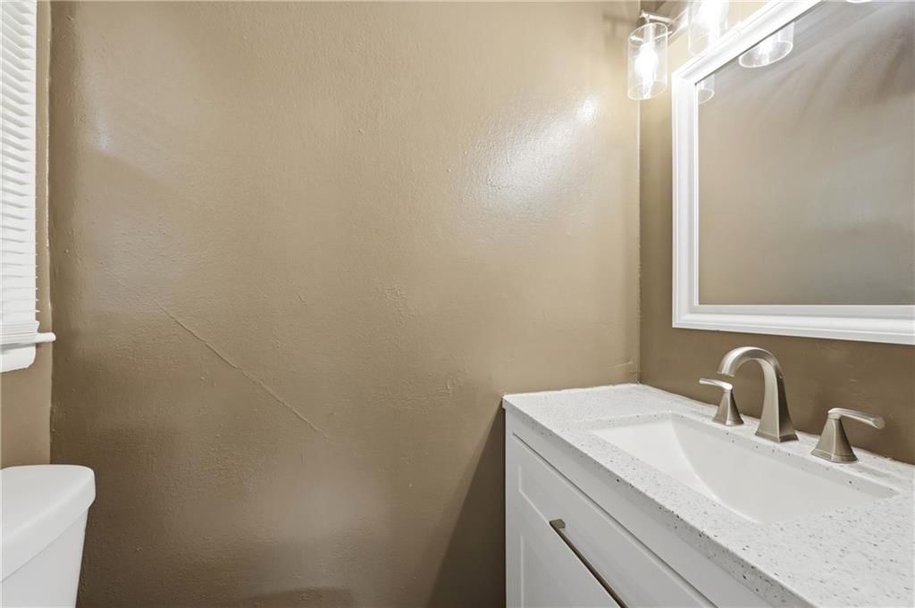 10504 Corrington Avenue — photo 13