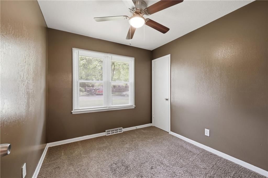 10504 Corrington Avenue — photo 16