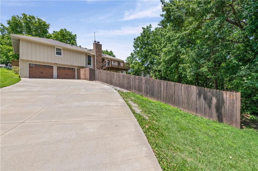 7606 NW 69th Terrace — photo 35