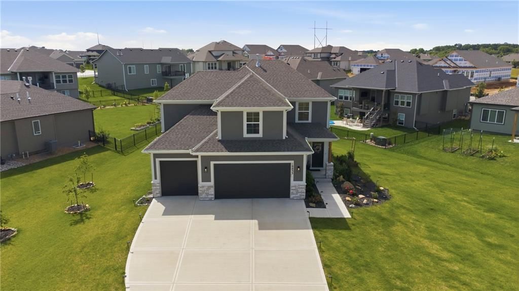 18833 Bittersweet Drive, Spring Hill, KS