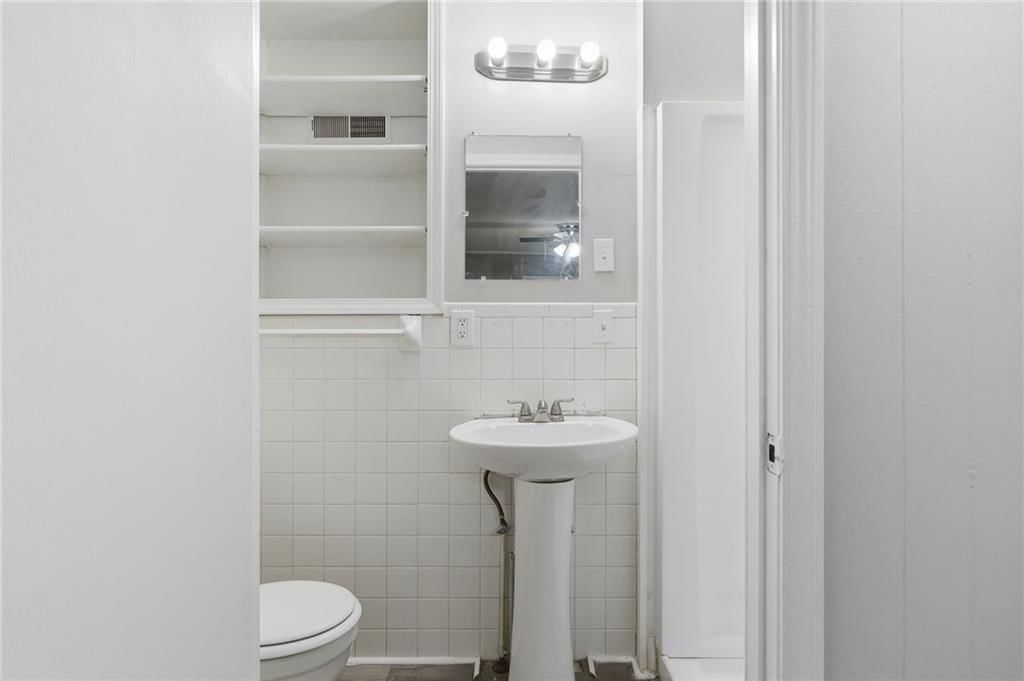 11016 Herrick Avenue — photo 26