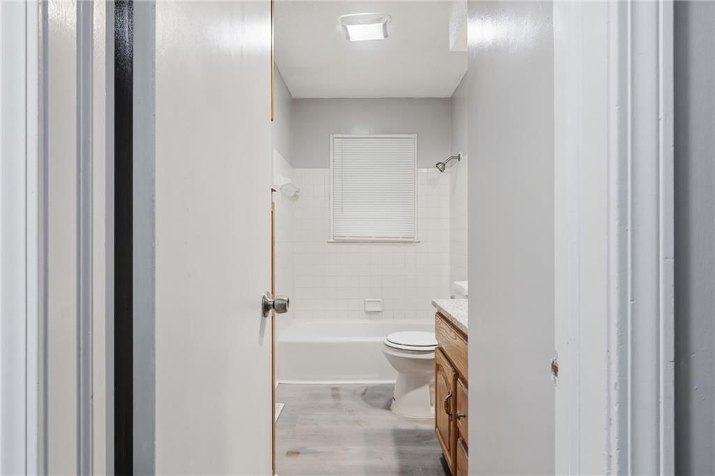 11016 Herrick Avenue — photo 31