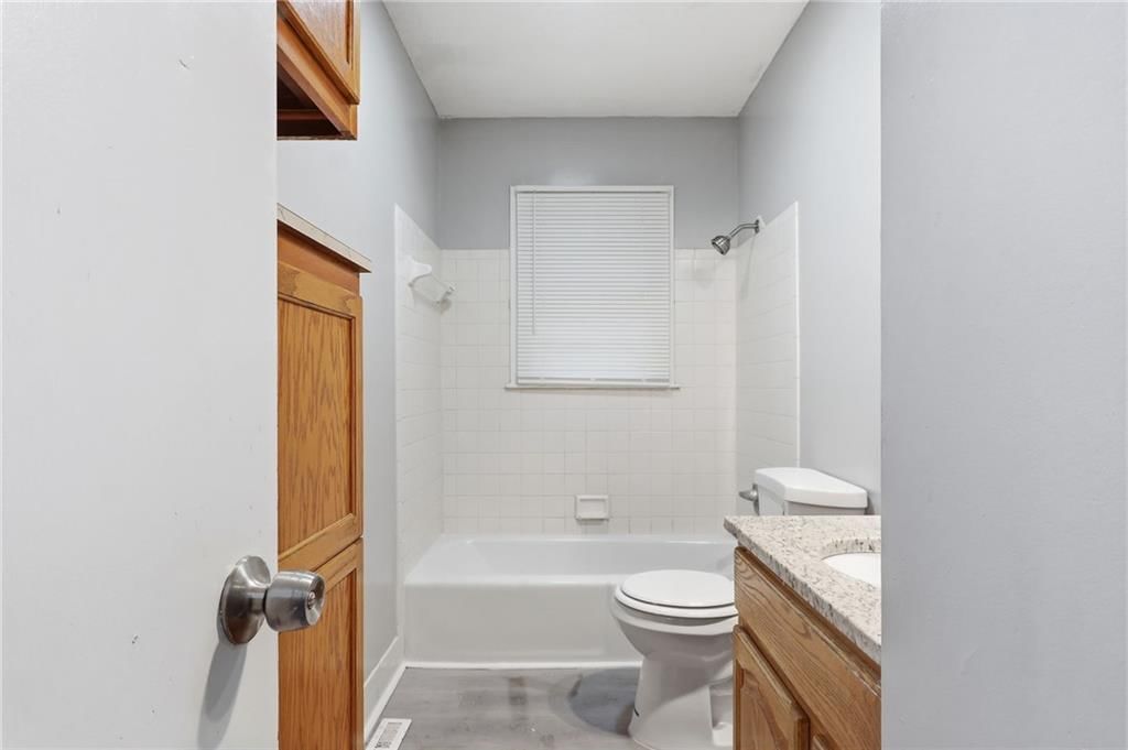 11016 Herrick Avenue — photo 32