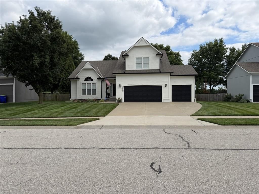 23525 W 74th Terrace — photo 2