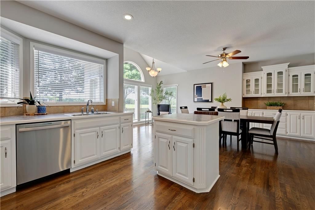 23525 W 74th Terrace — photo 17