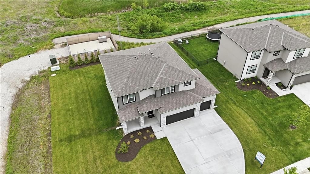 500 SW Chavis Drive — photo 2