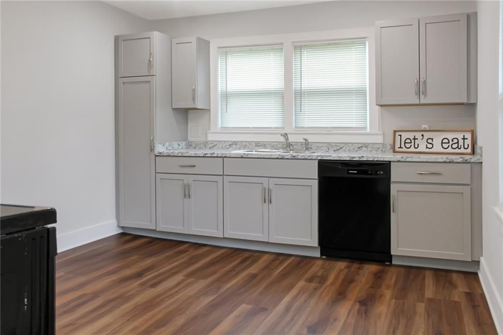 505 W Broadway Street — photo 10