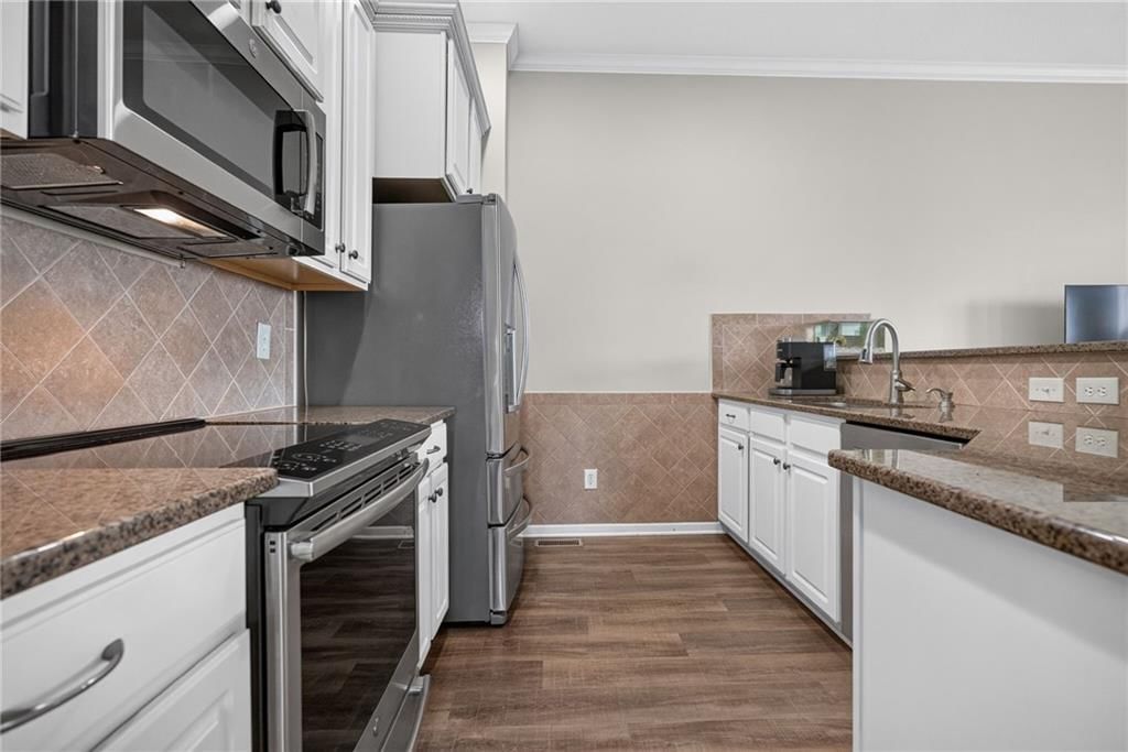 2250 Lake Pointe Drive — photo 14