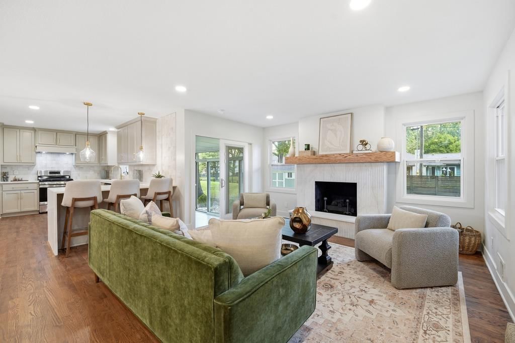 6910 W 101st Street, Overland Park, KS