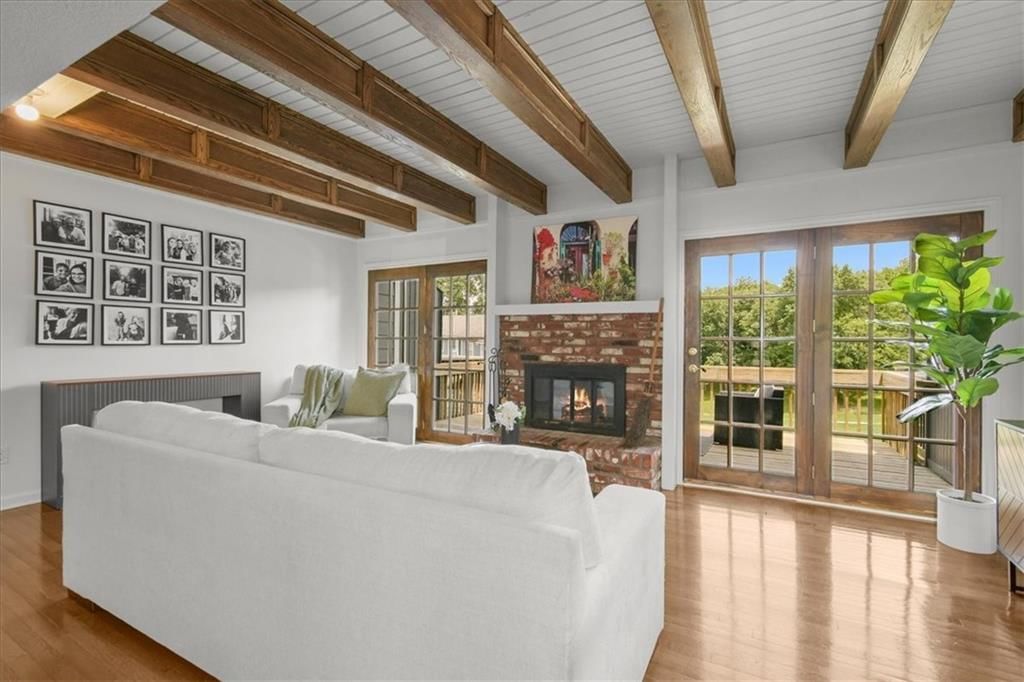 284 NE Bayview Drive — photo 1