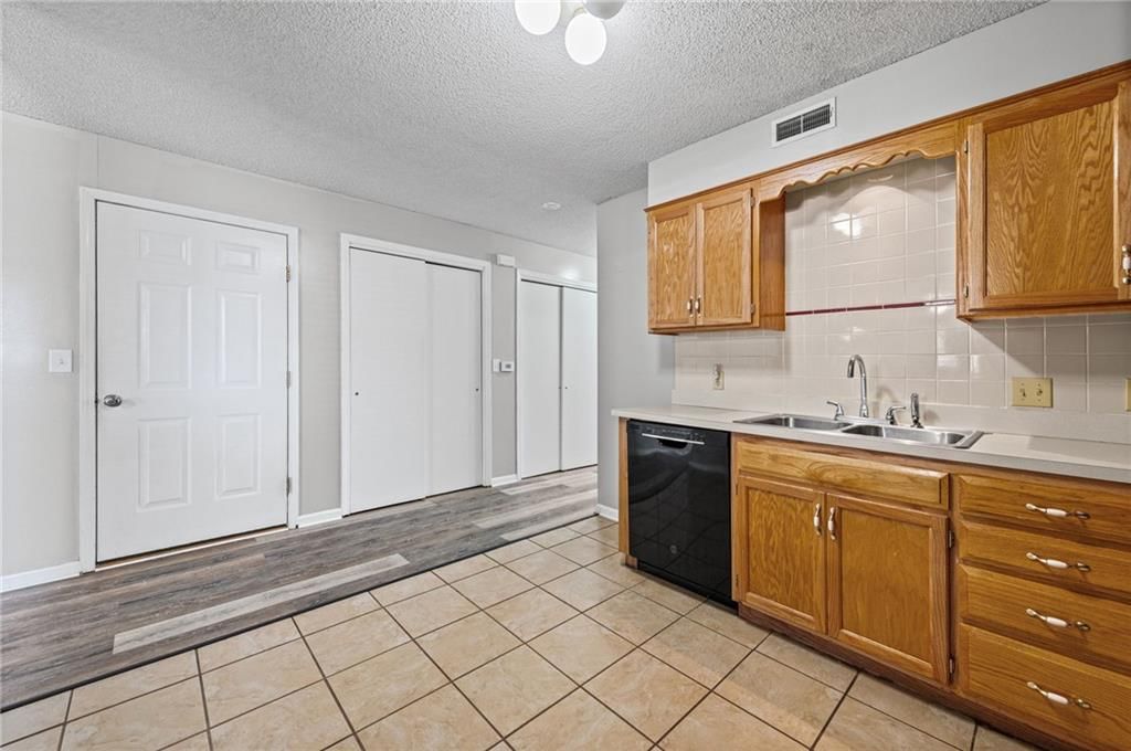 105 Basswood Court — photo 8