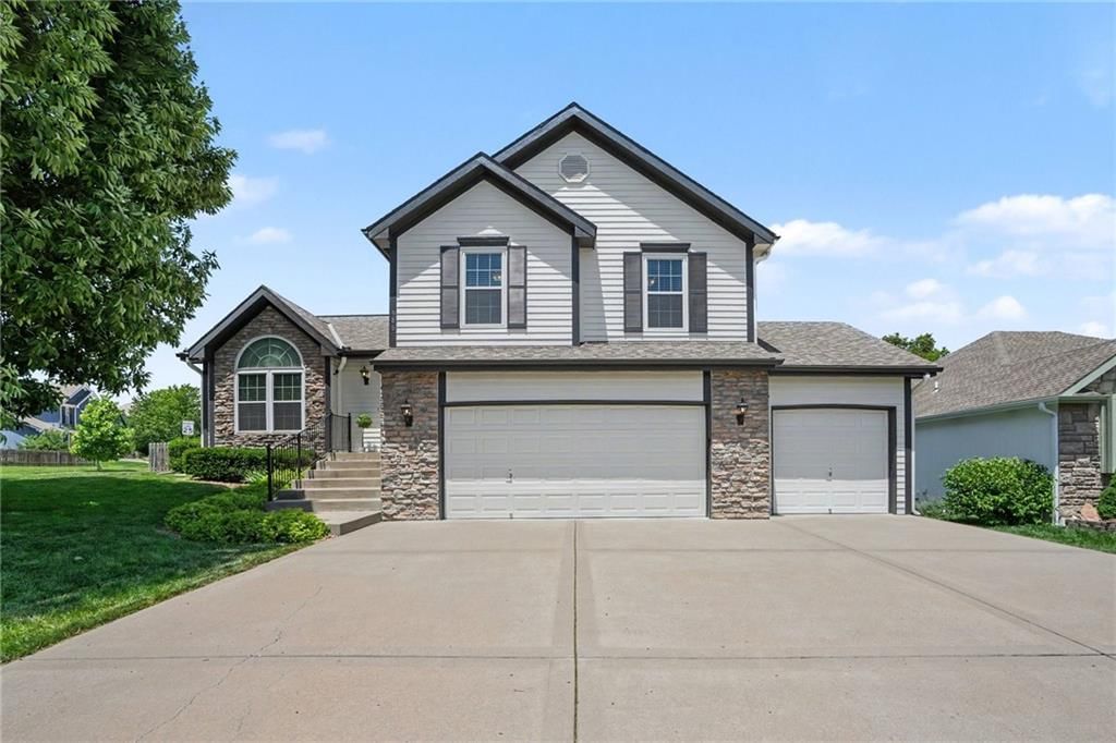 986 Wellington Way — photo 1