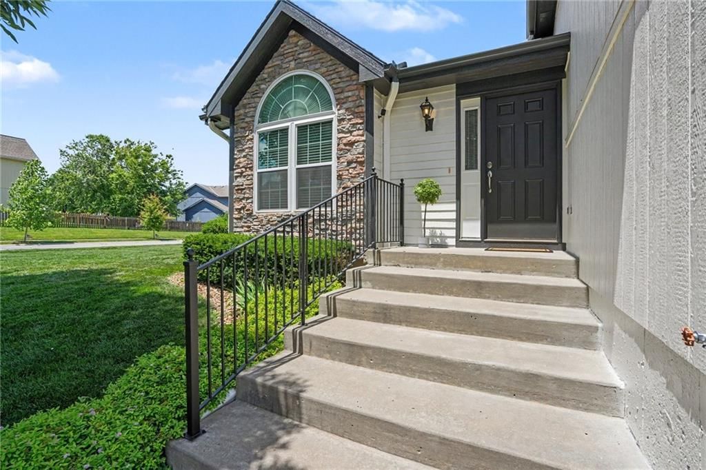 986 Wellington Way — photo 2