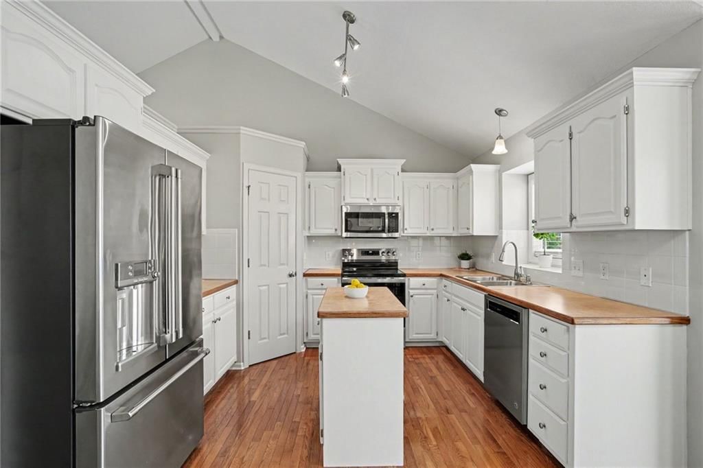 986 Wellington Way — photo 8