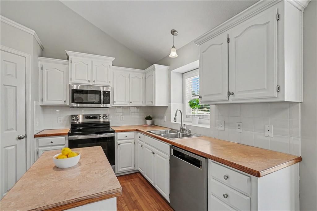 986 Wellington Way — photo 9