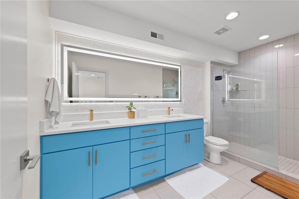 2445 Tracy Avenue — photo 17