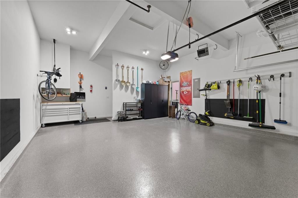 2445 Tracy Avenue — photo 31