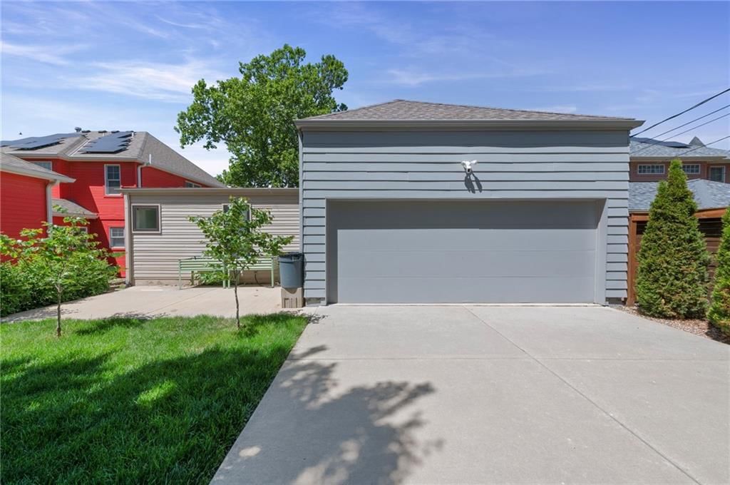 2445 Tracy Avenue — photo 33