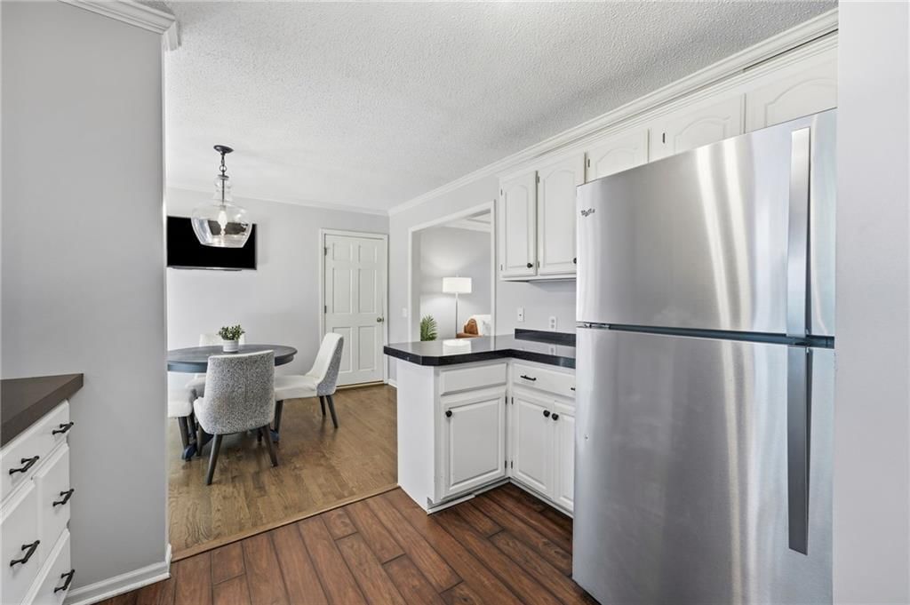 717 N Curtis Street — photo 9