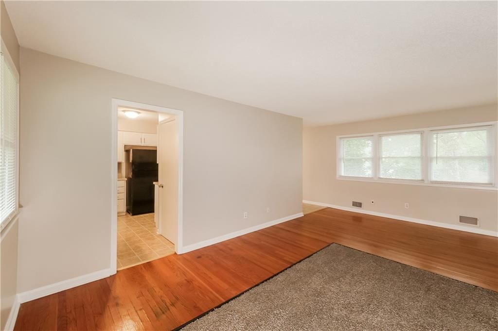 11016 E 51st Street — photo 5