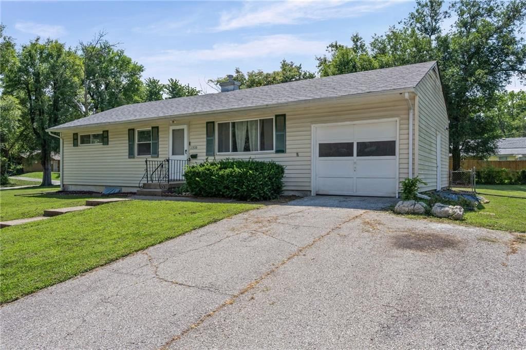 11320 Lewis Avenue — photo 2